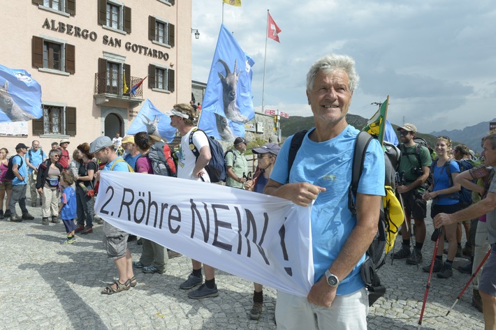 Falò di protesta sul Passo del Gottardo: NO al 2° tubo stradale