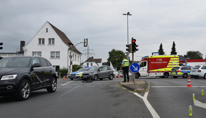 POL-HF: Verkehrsunfall mit Verletzten - 
Rote Ampel überfahren