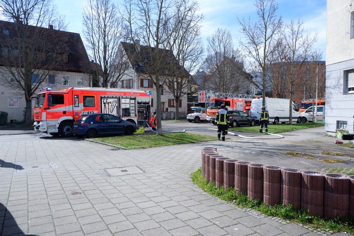 FW Stuttgart: Nachbar löscht Küchenbrand