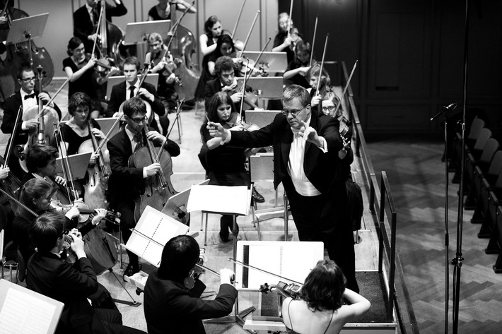 Schweizer Jugend-Sinfonie Orchester: Das junge Orchester mit alter Tradition auf Frühjahrstournee / Auf dem Programm stehen Werke von Verdi, Huber und Tschaikowsky - Solist ist Louis Schwizgebel-Wang