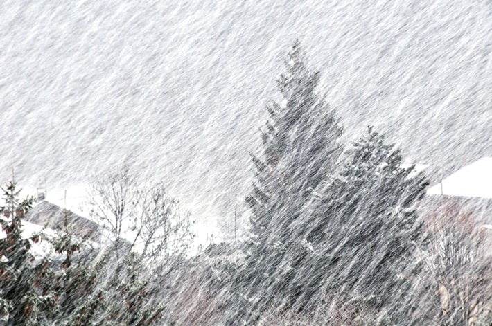 &quot;Allarme-Meteo&quot; diventa il servizio ufficiale di allarme contro il maltempo in Svizzera / La gamma di servizi viene ampliata con le allerte obbligatorie della Confederazione (IMMAGINE)