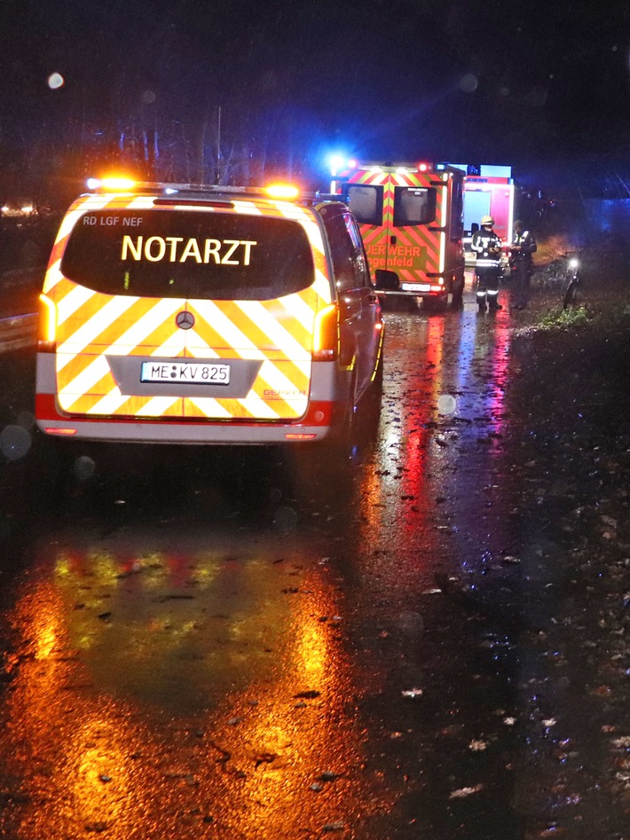 POL-ME: Durch Kollision mit umgestürzten Baum schwer verletzt - Langenfeld - 2012108