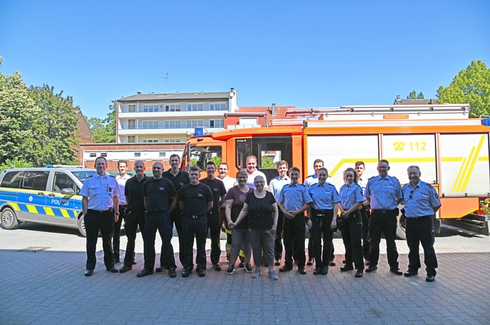 POL-E: Mülheim: Gemeinsame Presseerklärung der Feuerwehr Mülheim und der Polizei Essen: 50-jährige Mülheimerin bedankt sich bei den Einsatzkräften nach einem schweren Verkehrsunfall