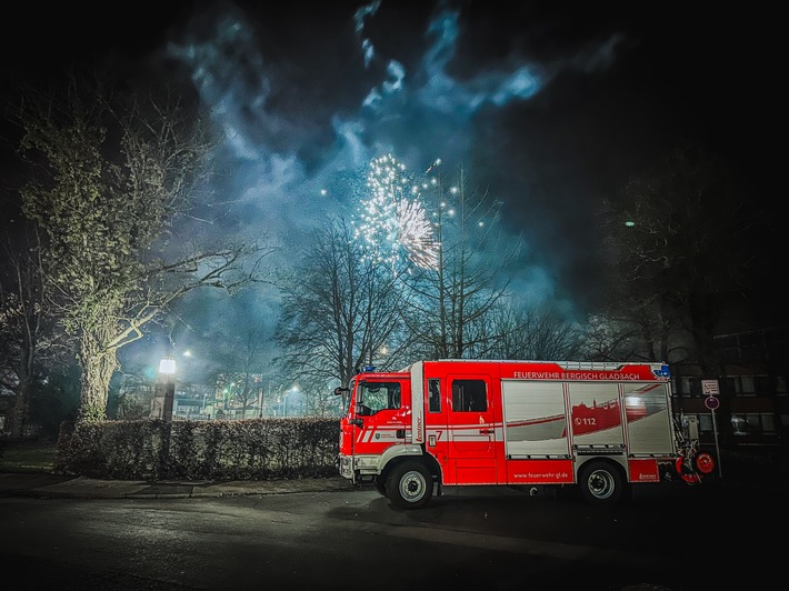 FW-GL: Bilanz zur Silvesternacht 2024/2025 der Feuerwehr Bergisch Gladbach