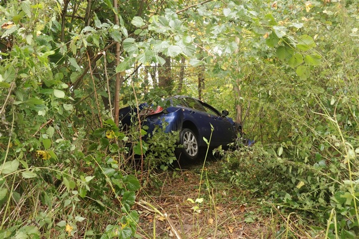 POL-HX: Unter Alkoholeinfluss in den Wald gefahren