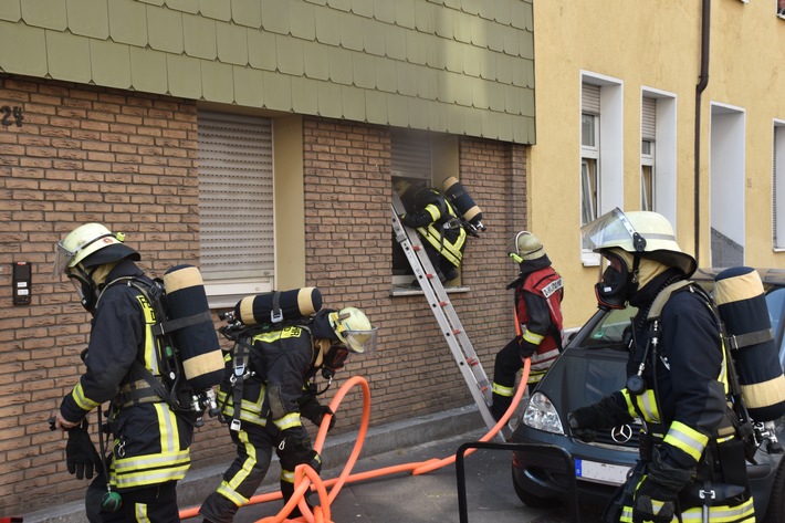 FW-DO: Innenstadt-Nord: Feuerwehr rettet eine Person aus brennender Wohnung.