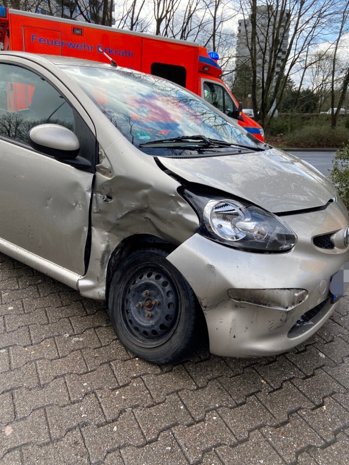 POL-ME: Zwei Verletzte und hoher Sachschaden bei Verkehrsunfall - Erkrath - 2103089