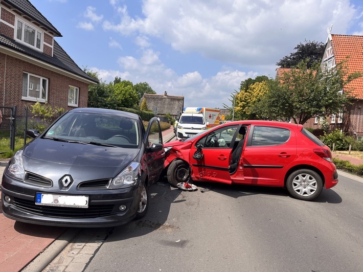 POL-STD: Unfall in Jork mit drei Fahrzeugen - zwei Personen verletzt