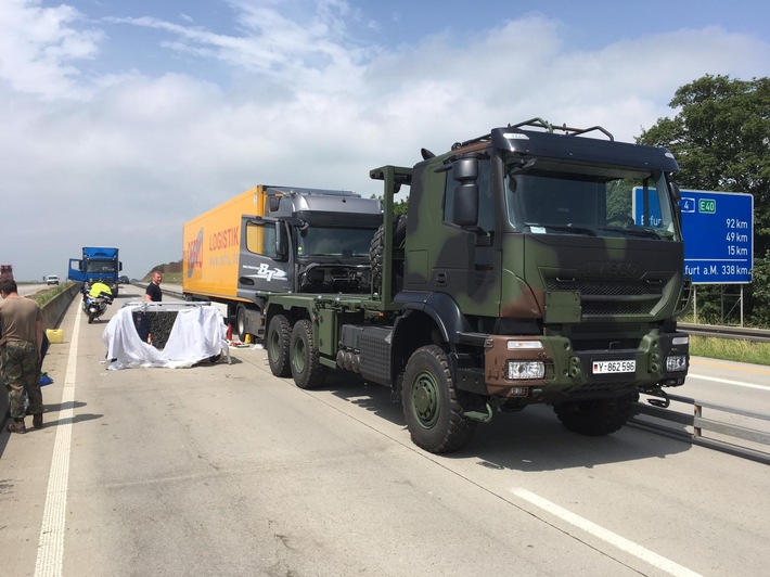 Soldaten verhindern auf der Autobahn schweren Unfall