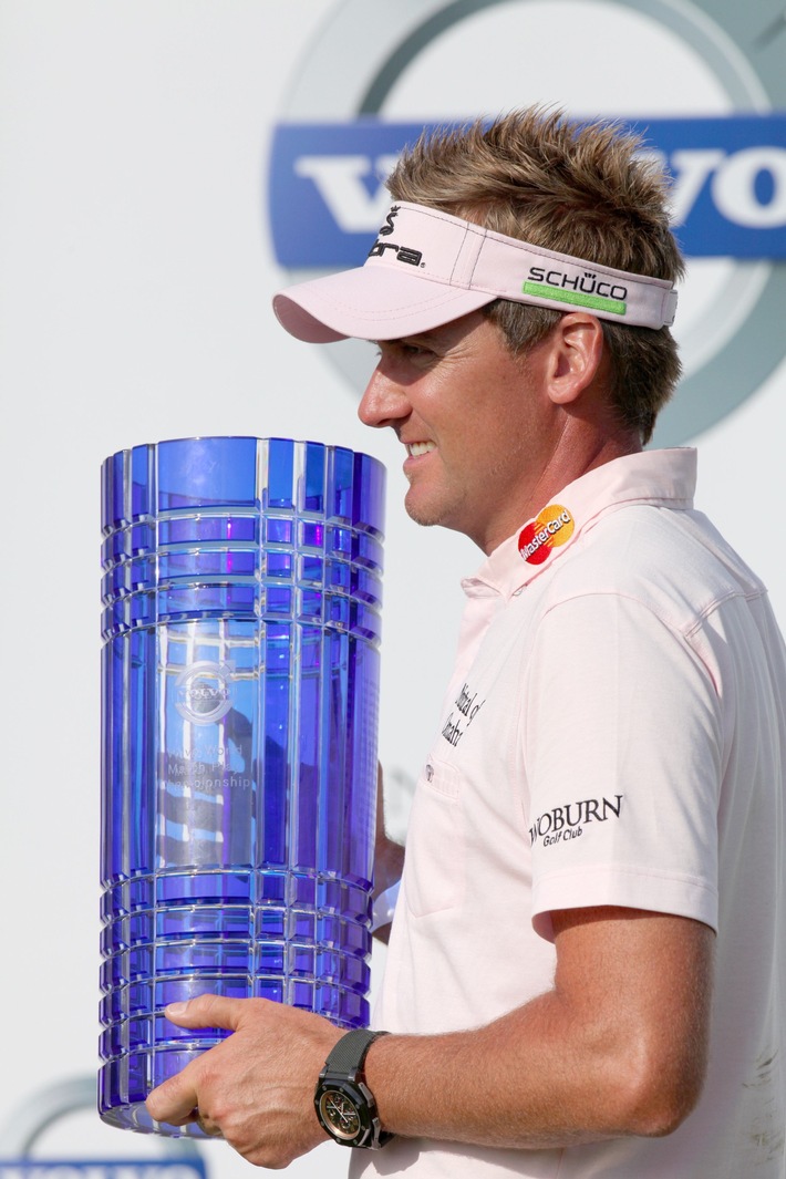 Schüco gratuliert neuem Markenbotschafter zu Match Play-Sieg / Ian Poulter schlägt für den Klimaschutz ab (mit Bild)