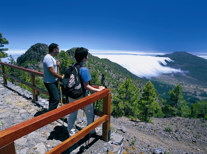 Über Stock, Stein und Vulkane: alltours schnürt Wanderpakete für den Herbst / Wander-Eldorado La Palma bietet Tourenprogramme für jeden Schwierigkeitsgrad (BILD)