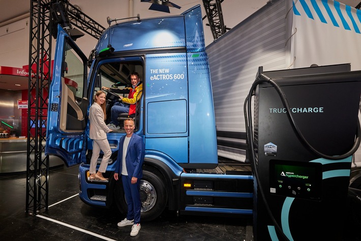 PM: DHL, Daimler Truck und hylane schließen Partnerschaft bei vollelektrischen Lkw / PR: DHL, Daimler Truck, and hylane form partnership for fully electric trucks