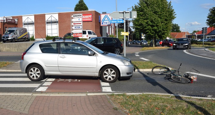 POL-HF: Verkehrsunfall -
Radfahrer im Kreisel angefahren