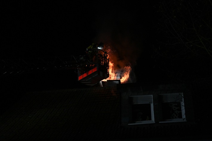 FW Menden: Kaminbrand in Lendringsen