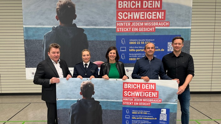 POL-DA: Pfungstadt: Landkreis Darmstadt-Dieburg unterstützt die Präventionskampagne &quot;Brich´ Dein Schweigen -Informationsbanner in zahlreichen Sporthallen des Kreises