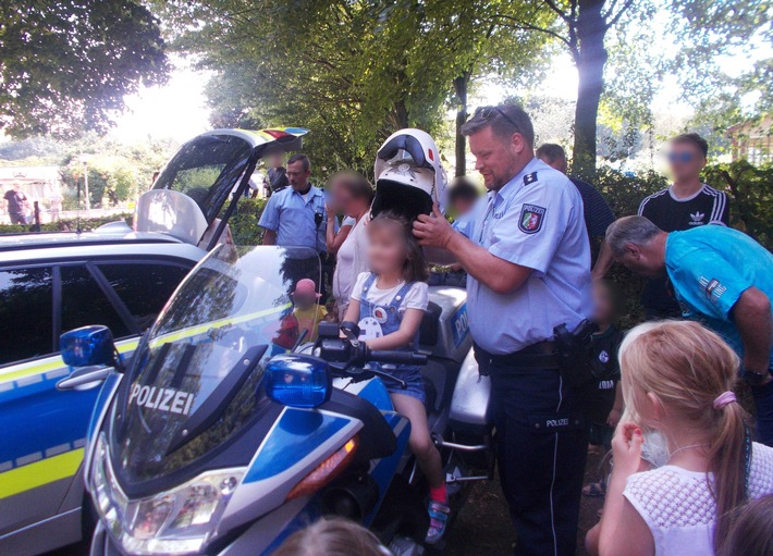 POL-GE: Ängste abbauen - Polizei beim Kinderfest
