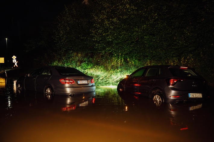 FW Horn-Bad Meinberg: Unwetter betrifft besonders Ortsteil - Feuerwehr bis in die Nacht beschäftigt - zahlreiche Einsatzstellen