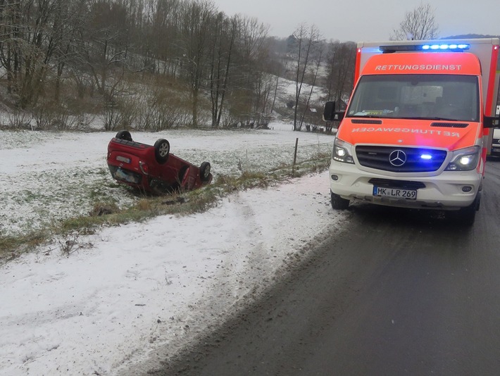 POL-MK: Unfälle bei Schnee und Glätte: Vier verletzte Pkw-Fahrer