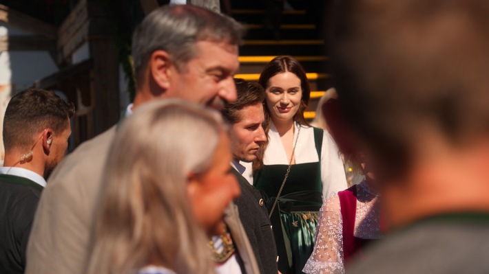 "Mein Vater hat mich nicht gesehen." Gloria-Sophie Burkandt spricht in der ProSieben-Doku "Born Famous" über das Leben als Tochter von Markus Söder