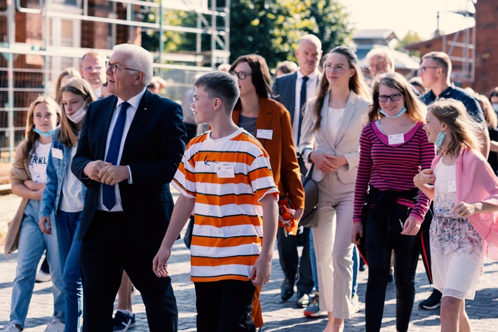 Jugendbeteiligung setzt neue Impulse im ländlichen Raum: Bundespräsident Steinmeier besucht Projekt "Jugend entscheidet" in Ballenstedt