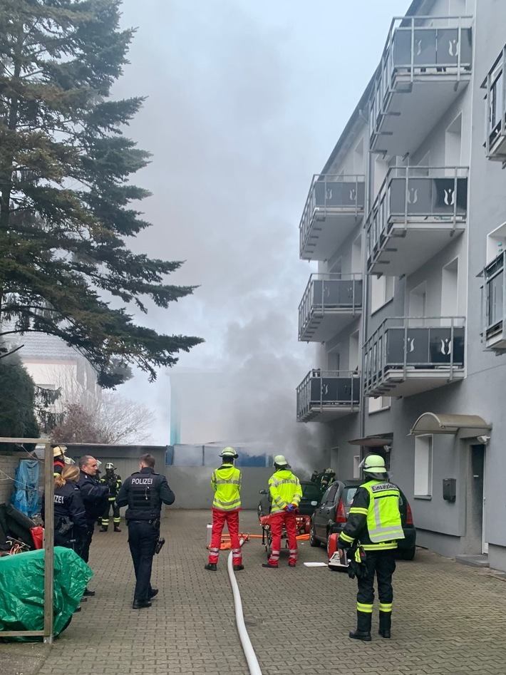 FW-DO: Ausgedehnter Wohnungsbrand in einem Mehrfamilienhaus