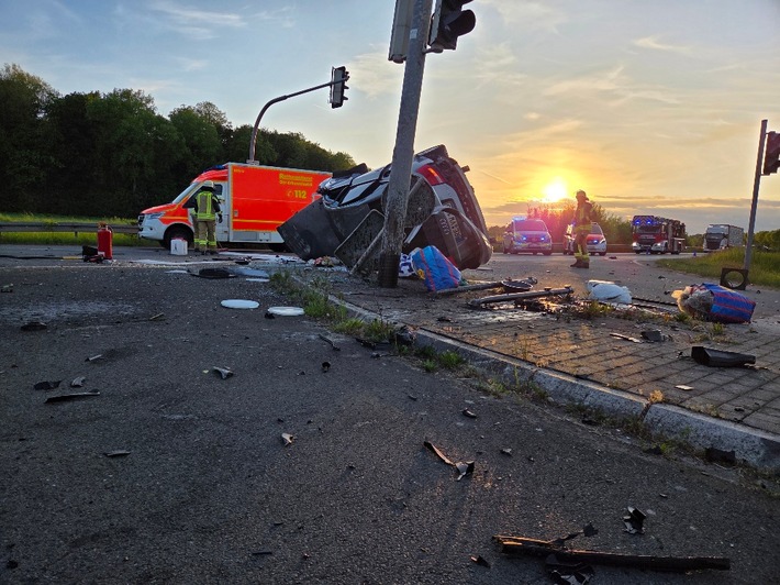 FW Datteln: schwerer Verkehrsunfall auf dem Landwehrring fordert eine verletzte Person