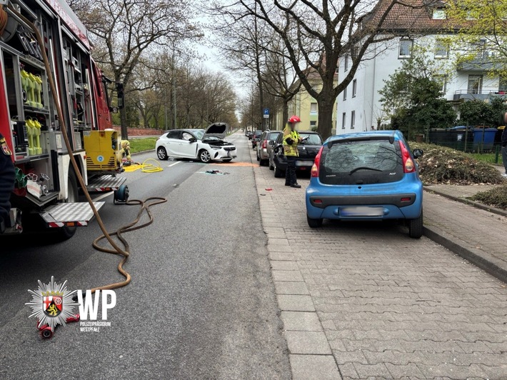 POL-PDKL: Unfall auf der Mannheimer Straße: Fahrzeug überschlägt sich