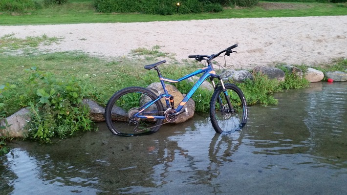 POL-FL: Kropp - Hochwertiges Mountainbike aus Werkstatt entwendet! Polizei sucht Zeugen!