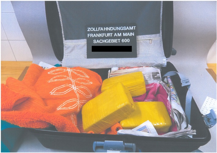 ZOLL-F: Zollfahndung deckt Kokainschmuggel aus der Karibik auf

- rund 12 Kilogramm Kokain sichergestellt 
- vier Personen in Untersuchungshaft 
- Verdacht der Tatbeteiligung von drei Flughafenbeschäftigten