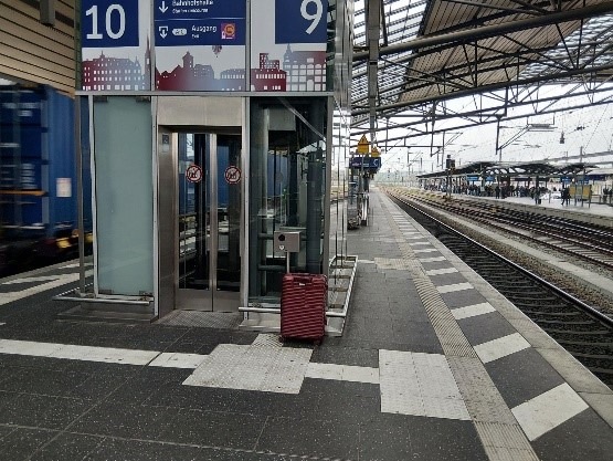 BPOLI EF: Zurückgelassener Koffer ruft Sprengstoffspürhund auf den Plan