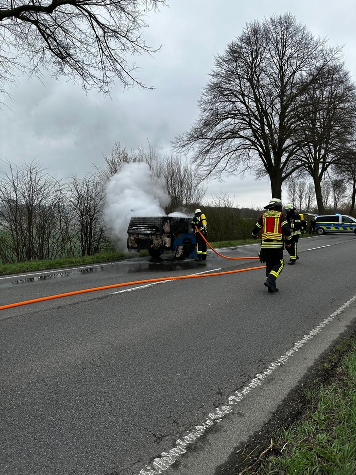 FW-Schermbeck: Brand Kompressoranhänger