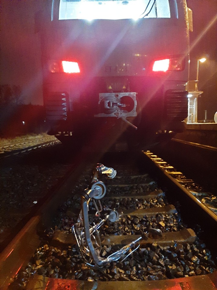 BPOL NRW: Erneuter Vorfall am Datteln-Hamm-Kanal - Bundespolizei ermittelt wegen gefährlichem Eingriff in den Bahnverkehr