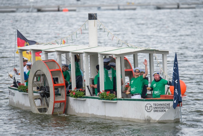 Betonkanu-Regatta 2017 in Köln