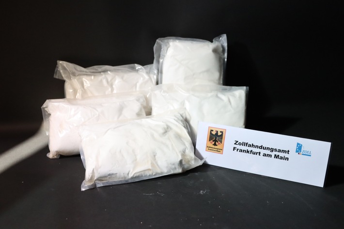 ZOLL-F: Rauschgifthandel in großem Stil - Zollfahndung Frankfurt stellt 105 Kilogramm Amfetamin sicher; Amfetamin-Küche ausgehoben