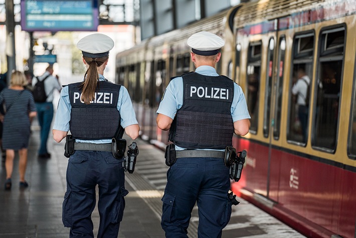 BPOLI EF: Radfahrer verwechselt Bahnsteig mit Rennstrecke