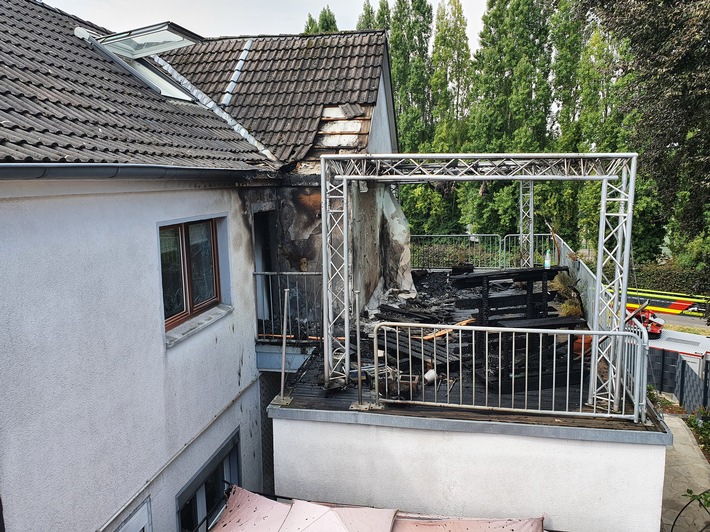 POL-ME: Balkonbrand - die Polizei ermittelt zur Brandursache - Monheim am Rhein - 2207097