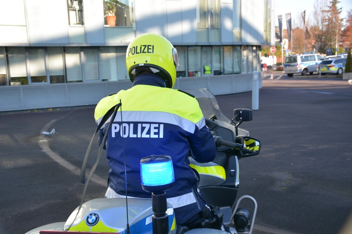 POL-ME: Während Einsatz im Berliner Viertel: Motorradhelm von Polizisten geklaut - Monheim am Rhein - 2111026