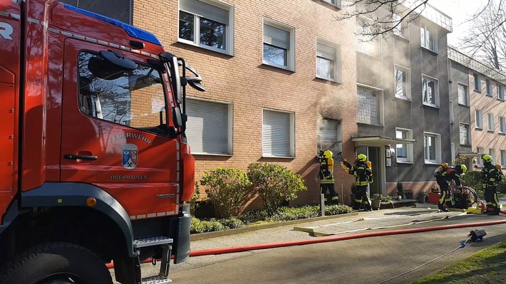 FW-OB: Wohnungsbrand im Mehrfamilienhaus