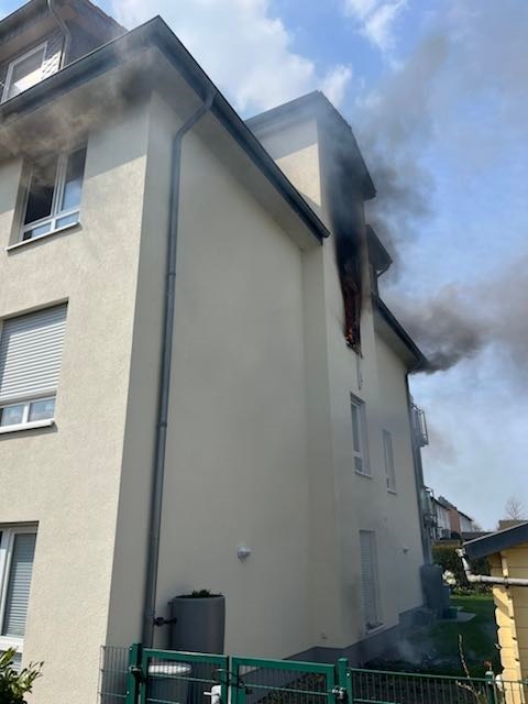 POL-CUX: Wohnungsbrand in der Wagnerstraße in Cuxhaven (Foto im Anhang)