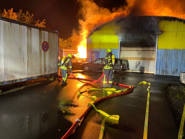 FW-OB: Lagerhalle brannte aus