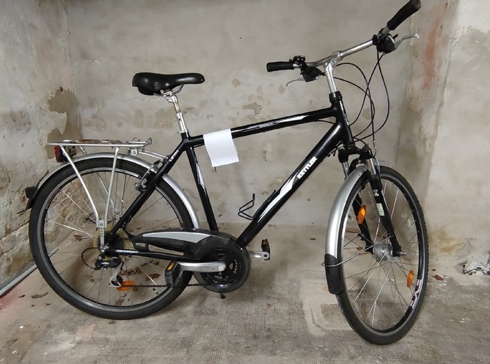 POL-NI: Stadthagen: Polizei sucht Eigentümer zweier Fahrräder