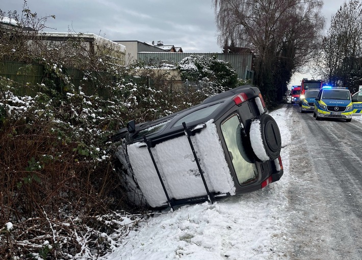 POL-ME: Alleinunfall auf Glatteis - Suzuki landet im Graben - 2601009