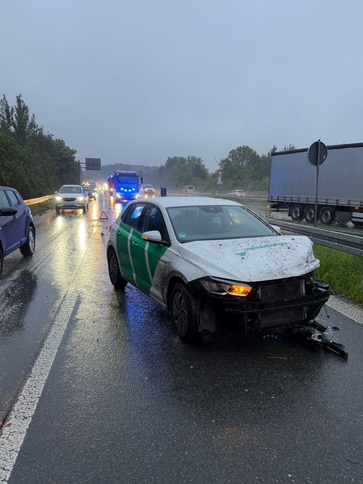 FW-EN: PKW verunfallt auf der Autobahn