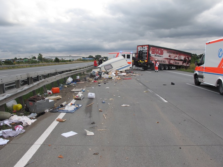 POL-ROW: Verkehrschaos nach schwerem Verkehrsunfall auf der Hansalinie