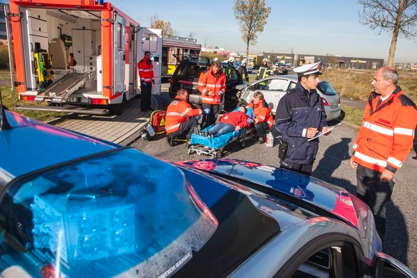 POL-REK: Pkw-Fahrer bei Verkehrsunfall verletzt -  Erftstadt