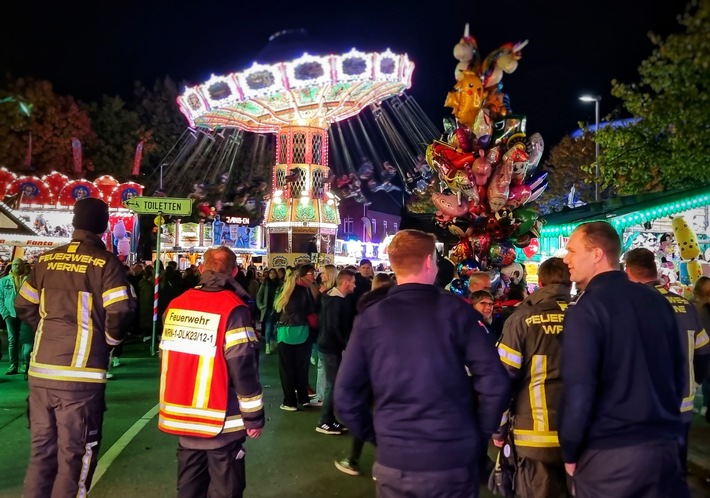 FW-WRN: Ein ruhiger Montag liegt hinter der Kirmes-Wachbereitschaft