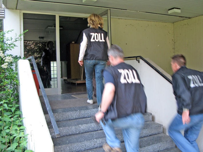 HZA-AC: Zoll zerschlägt kriminelles Unternehmensgeflecht Zwei Männer festgenommen