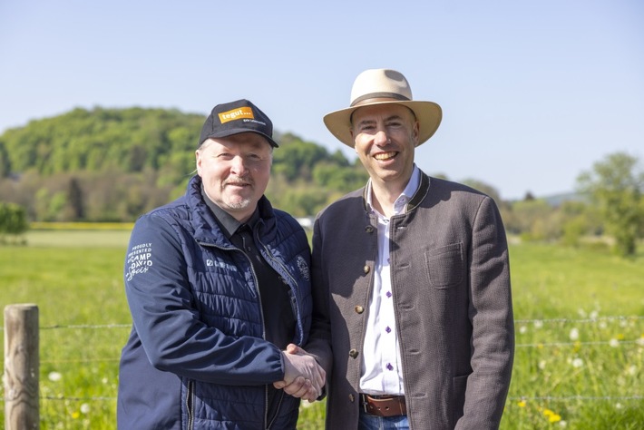 Presseinformation: Auftakt zur gemeinsamen Zugspitzwanderung - Joey Kelly zu Besuch bei tegut… in Fulda