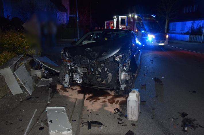 POL-HF: Verkehrsunfall mit zwei Verletzten - Kollision beim Abbiegen