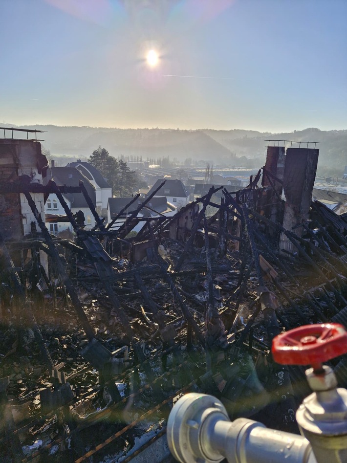FW-EN: ABSCHLUSSMELDUNG: Dachstuhlbrand in Wetter (Ruhr)